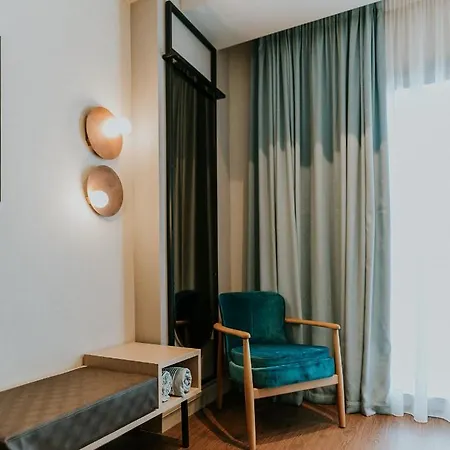 Pefkaki Boutique 루트라키