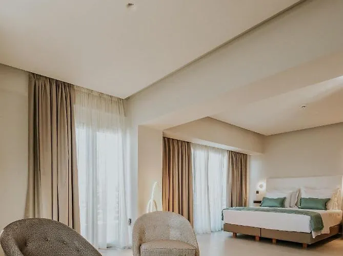 Pefkaki Boutique Λουτράκι